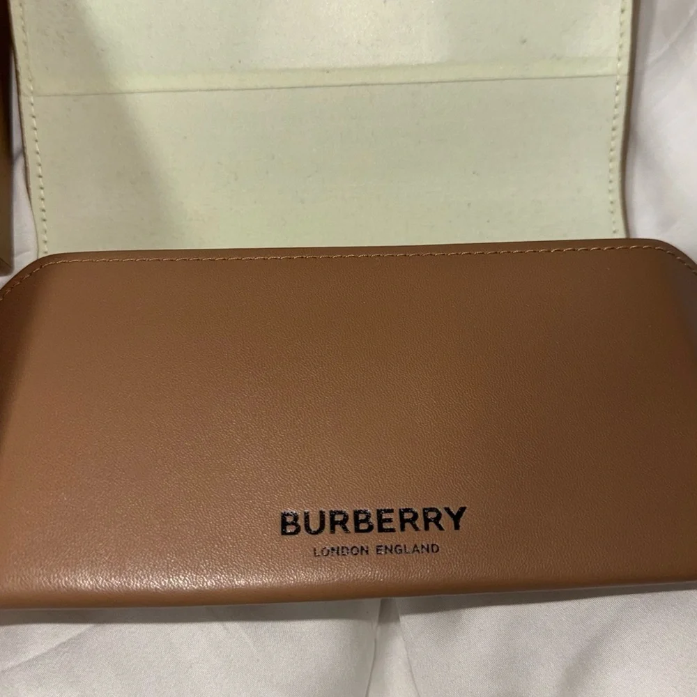 Burberry Black Cat-Eye Sunglasses with Brown Case